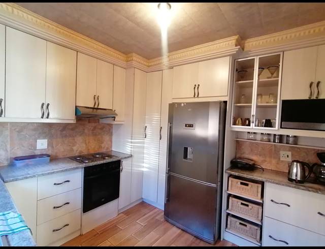 3 BEDROOM FREESTANDING SOLD IN KANANA